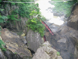 昇仙橋とともに崩落した矢びつ温泉の送湯管