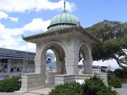 山下公園の「インド水塔」。