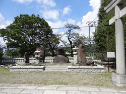 福沢神社にある石碑群。文命用水の碑も隣にある。